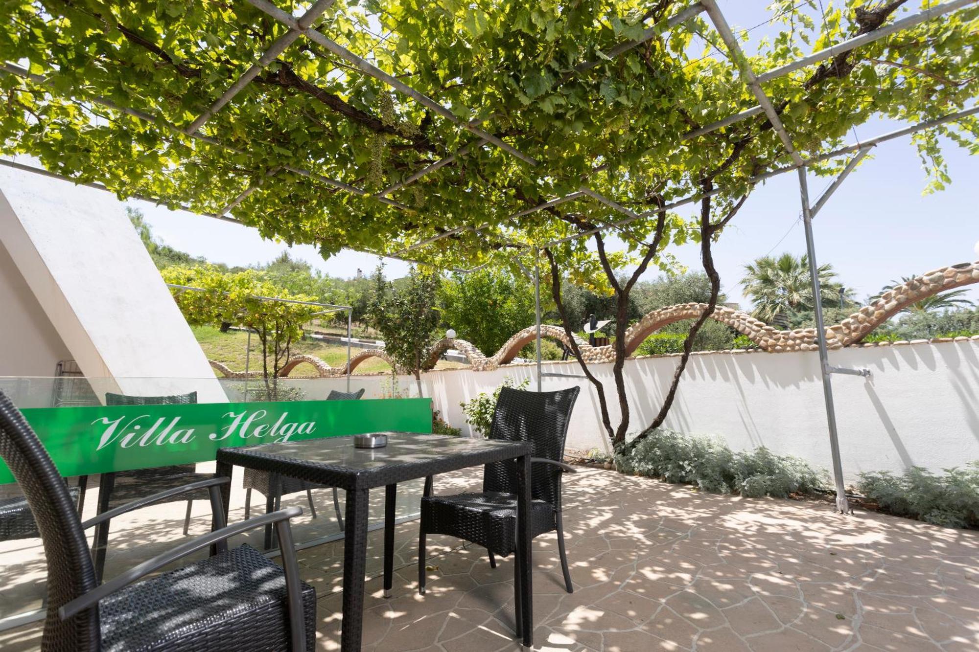 פפקוהורי Villa Helga Exotic מראה חיצוני תמונה